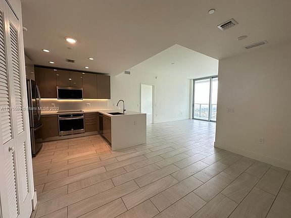 4th image of 2000 Metropica Way #2511