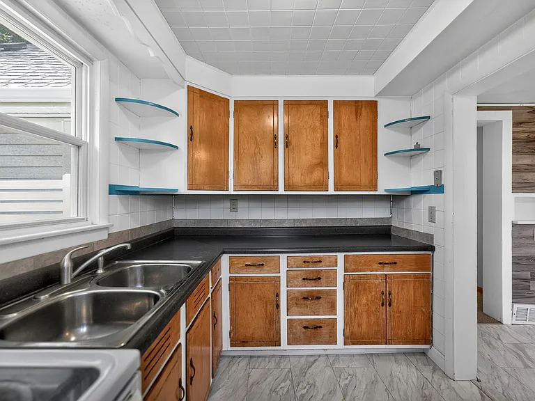 221 Ellen St #221 — Photo 7