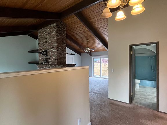 3rd image of 104 Alturas Dr