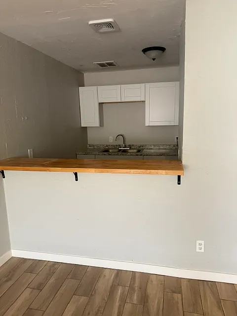3 bed, 925 sqft, $1,290 — Photo 2
