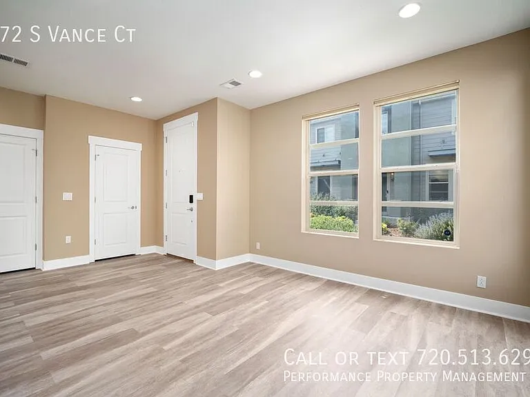 572 S Vance Ct — Photo 8
