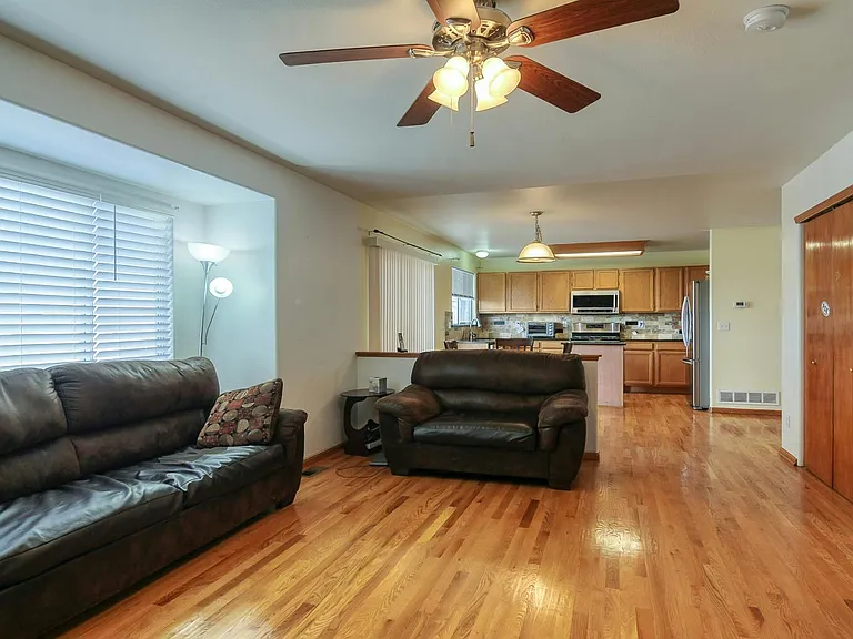 16279 Hedgeway Dr — Photo 3