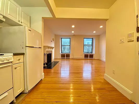 5th image of 33 W 76th St #4AA