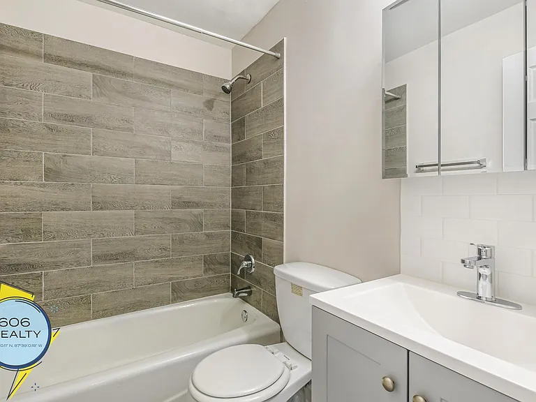 Royal Arms Apartments! Special Offer! — Photo 15