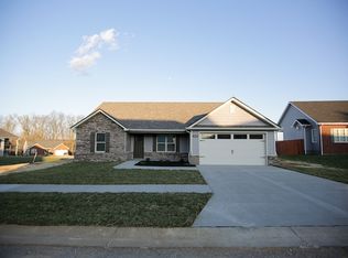 202 Royal Birkdale Ct, Vine Grove, KY 40175