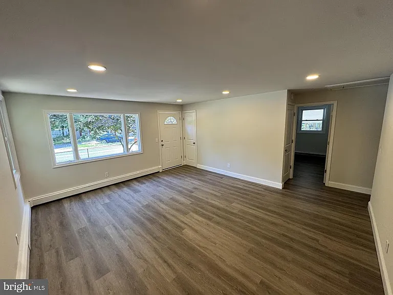 601 E Lakeshore Dr — Photo 6