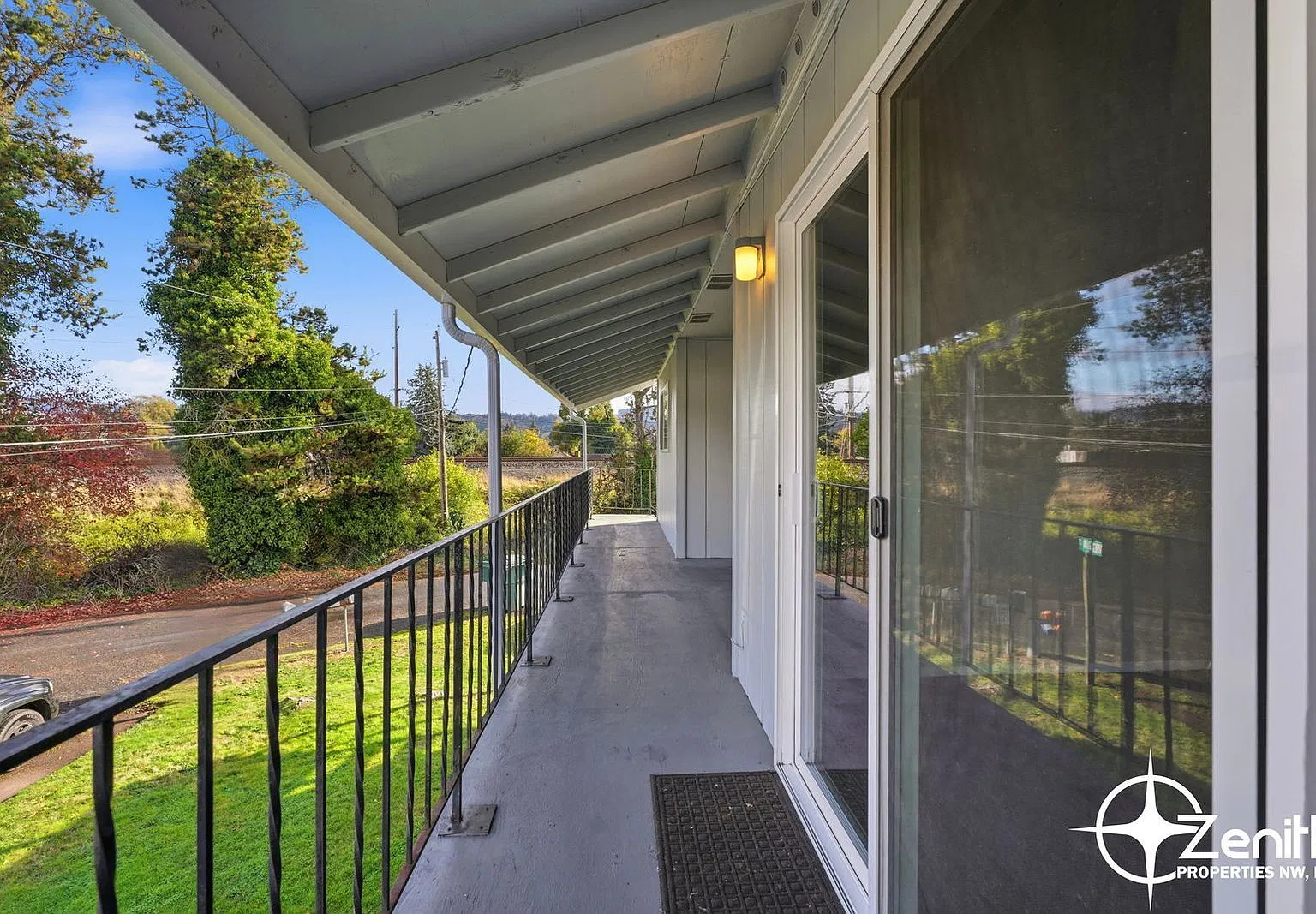 3 bed, 1.0 bath, 965 sqft, $1,650 — Photo 3