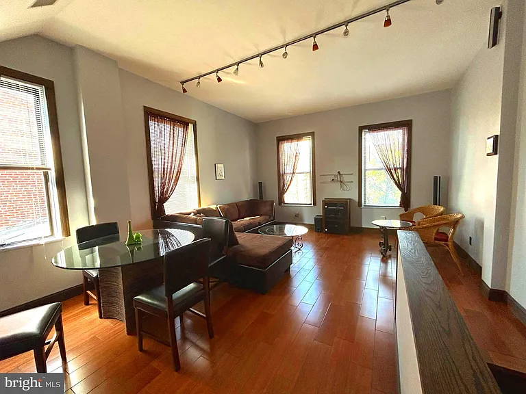 727 S 2nd St #3F — Photo 2