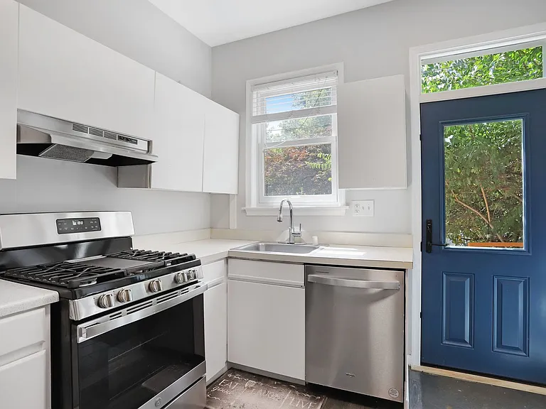 1373 N Carolina Ave NE — Photo 19