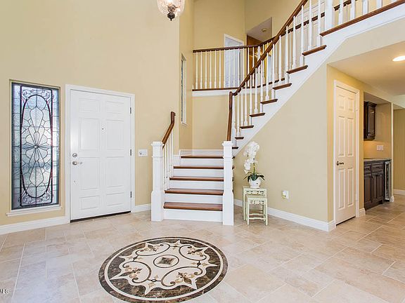 3rd image of 810 Lynnmere Dr