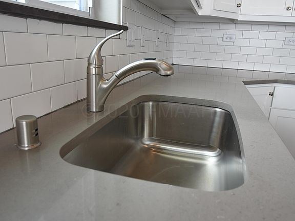 5th image of 3017 38th Ave S