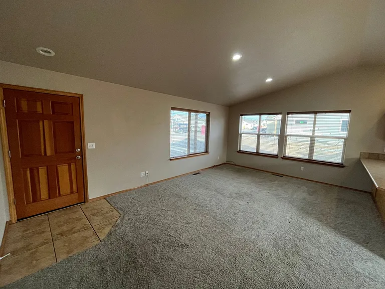 2901 NE Pinnacle Pl — Photo 3
