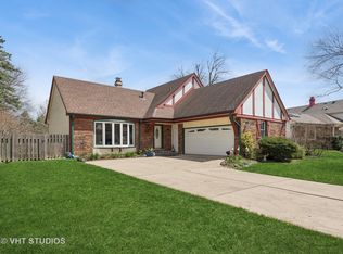 1371 Kent Ln, Buffalo Grove, IL 60089