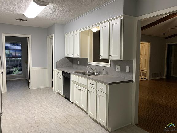 3rd image of 406 Hollyoak Dr