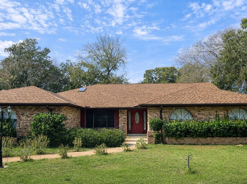 1st image of 334 River Bluff Dr