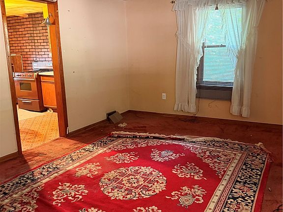 4th image of 329 Highland Ave