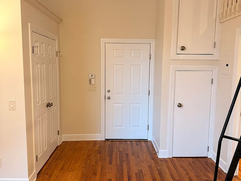 Chapel Hill Apartments — Photo 8