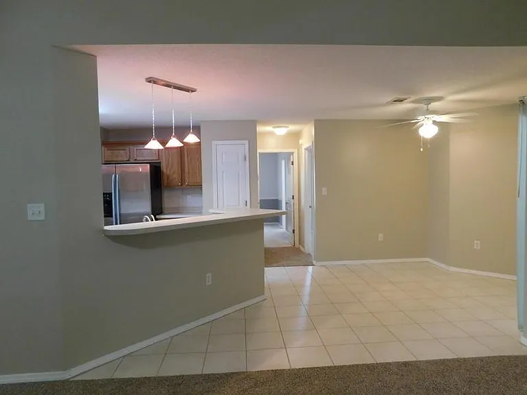 Kitchen & Eat-In Dining