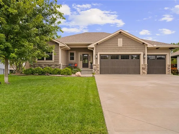 19736 Norton St, Spring Hill, KS 66083