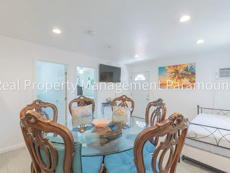 1362 E 61st Street — Photo 5