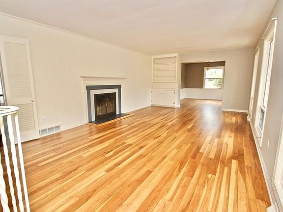 3rd image of 10101 Echo Hill Dr