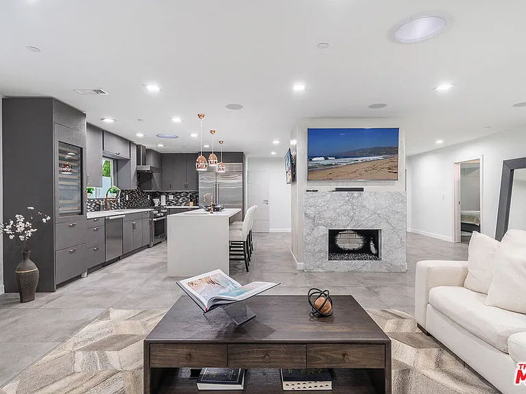 5010 Fulton Ave — Photo 24