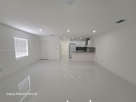 3rd image of 600 NW 33rd Ave #600