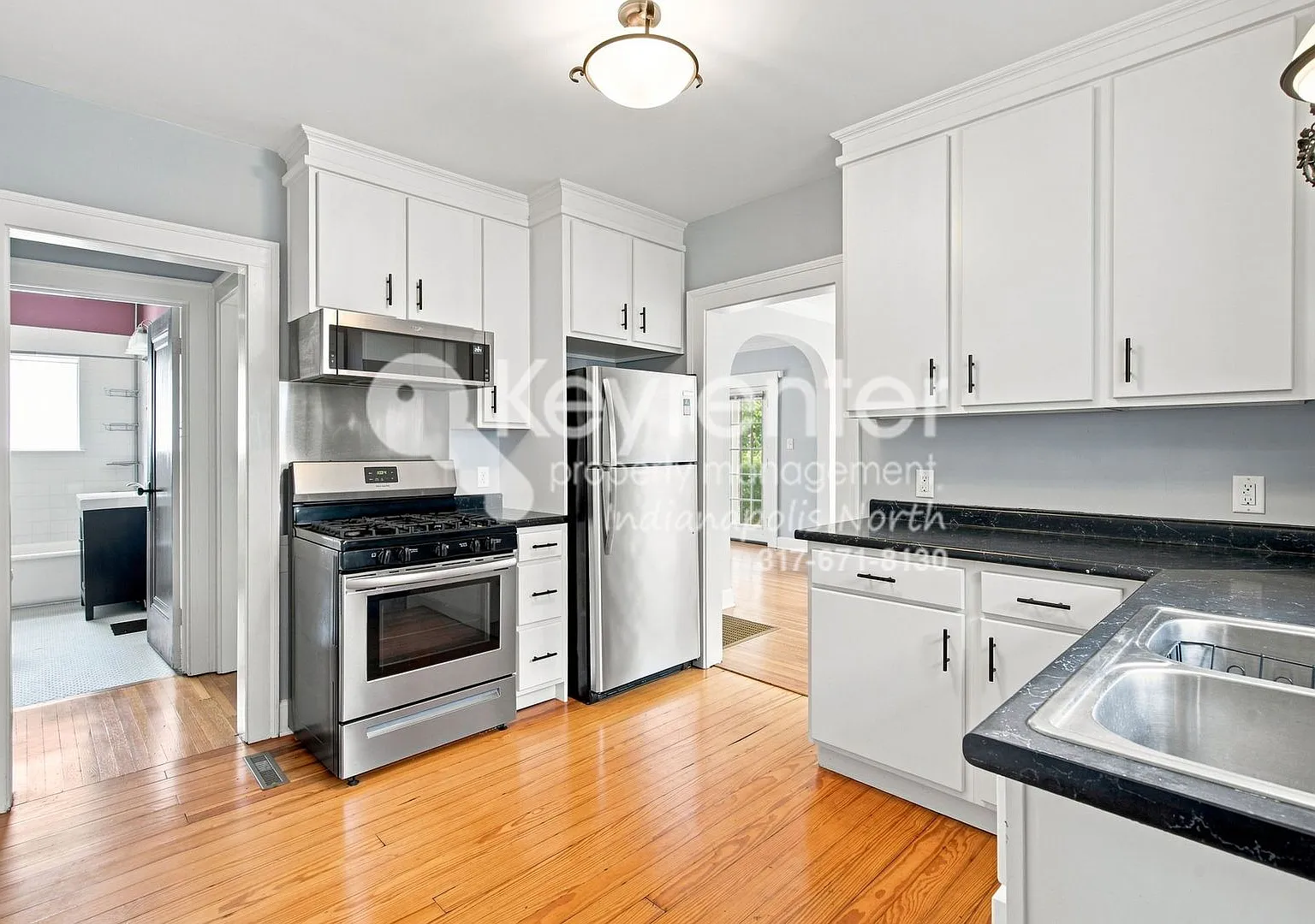 Welcome Home to 528 W 43rd St Two Weeks Free Rent! — Photo 2