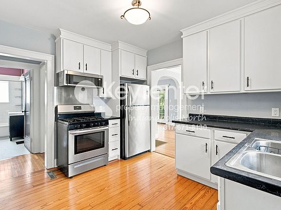 5th image of 528 W 43rd St
