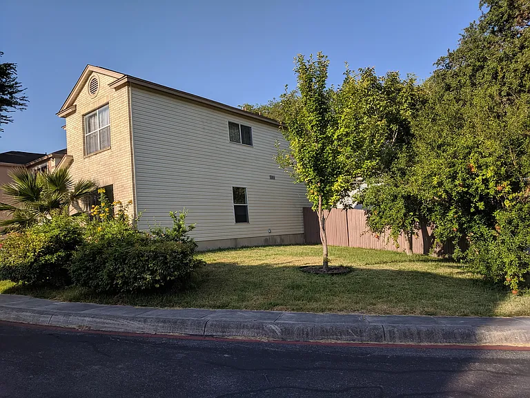 19 Fannin Post — Photo 28