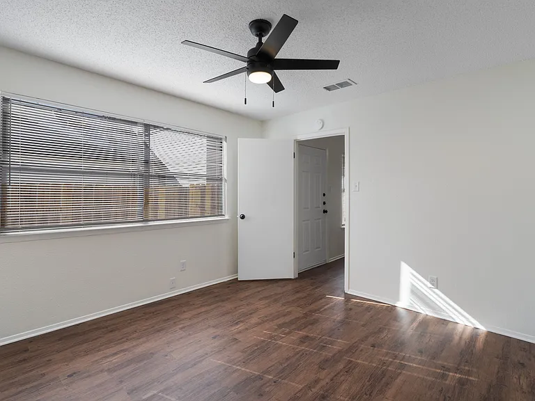2909 W Slaughter Ln #B — Photo 45