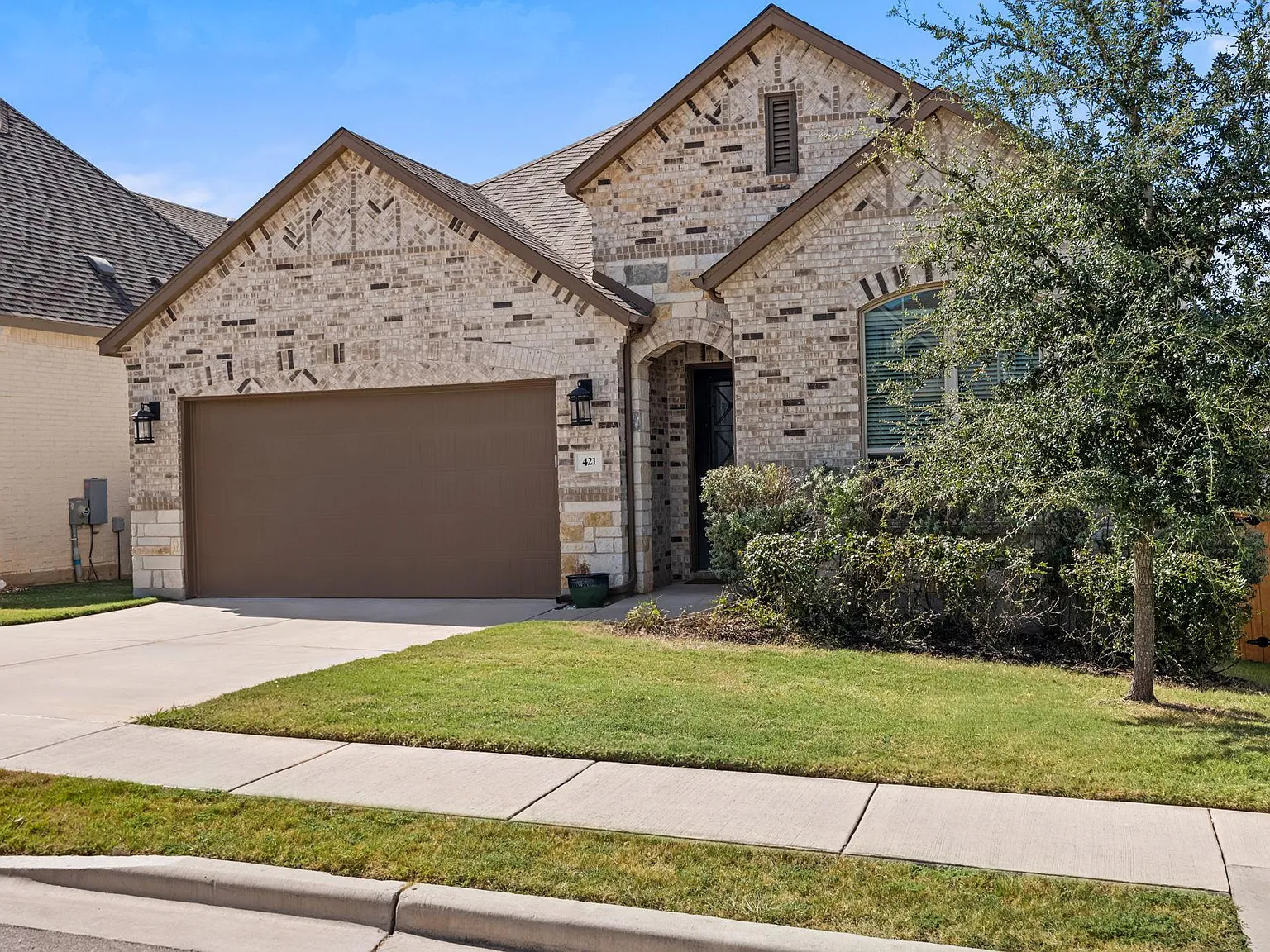 3 bed, 2.5 bath, 2261 sqft, $2,850 — Photo 3