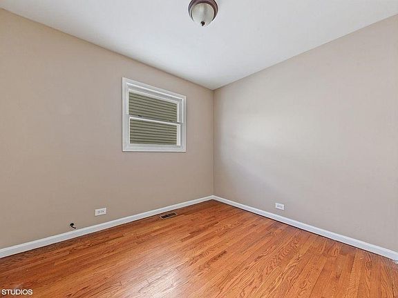 3rd image of 1207 Sunset Dr