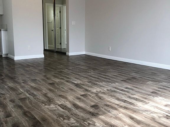 4th image of 2833 Edgehill Dr