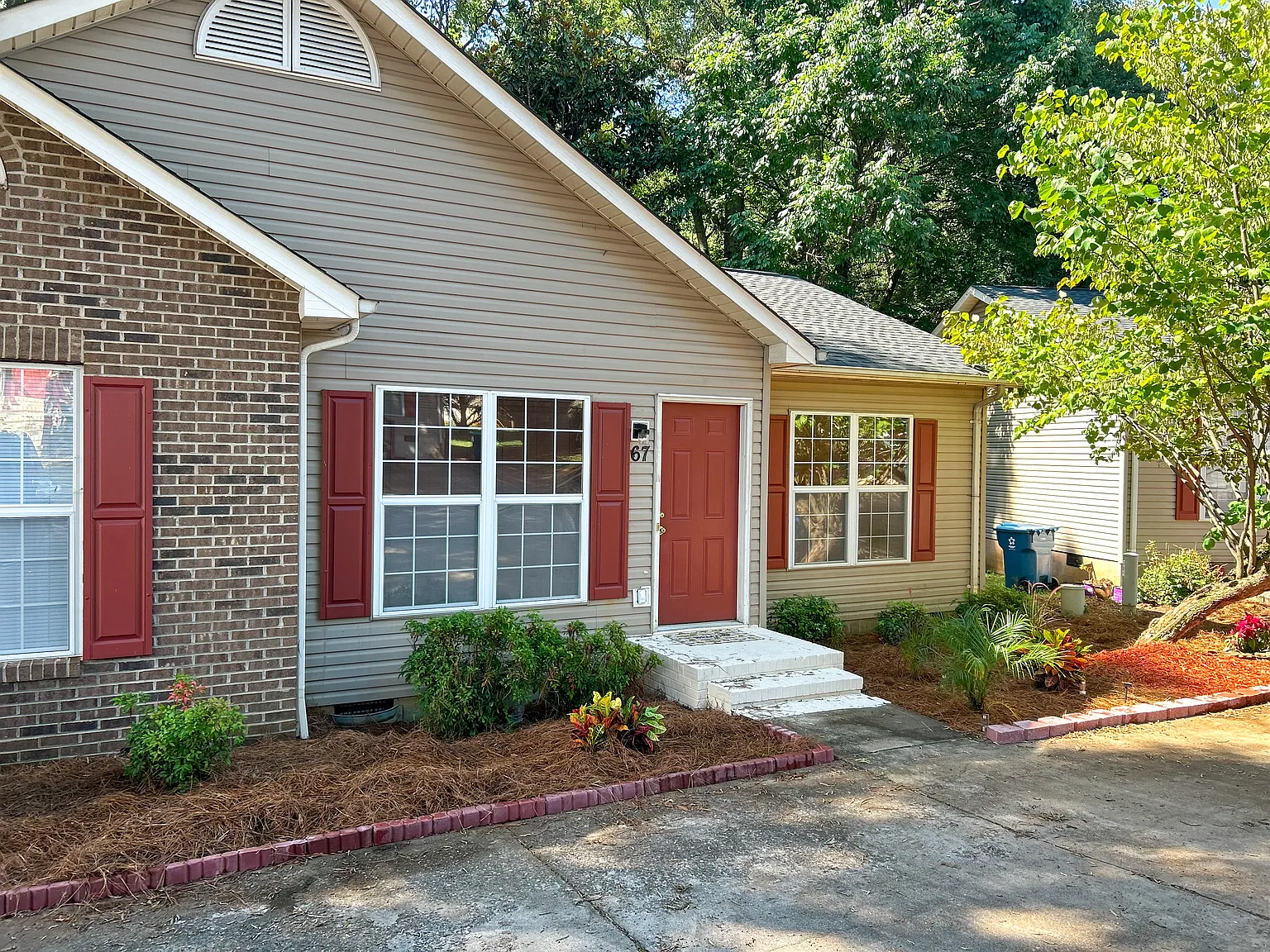 2 bed, 1000 sqft, $1,200 — Photo 1