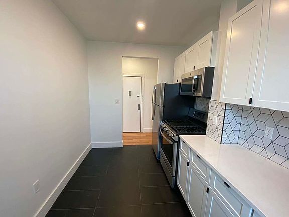 3rd image of 1686 Clay Ave #21