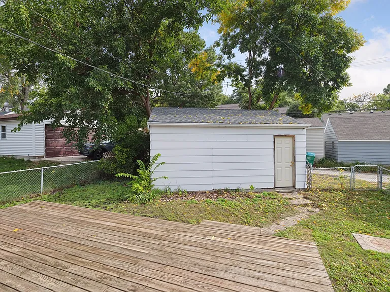 2745 Webster Ave S — Photo 23