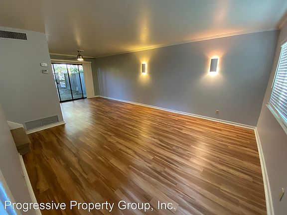4th image of 111 Ross Ave #7