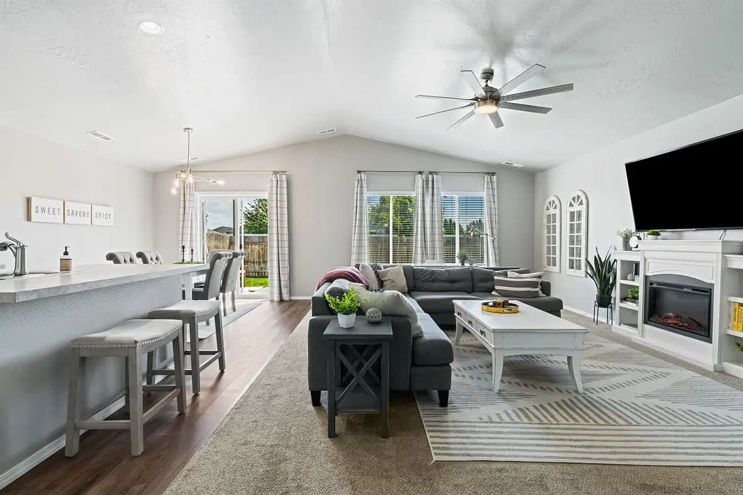 3 bed, 2.0 bath, 1517 sqft, $4,610 — Photo 1