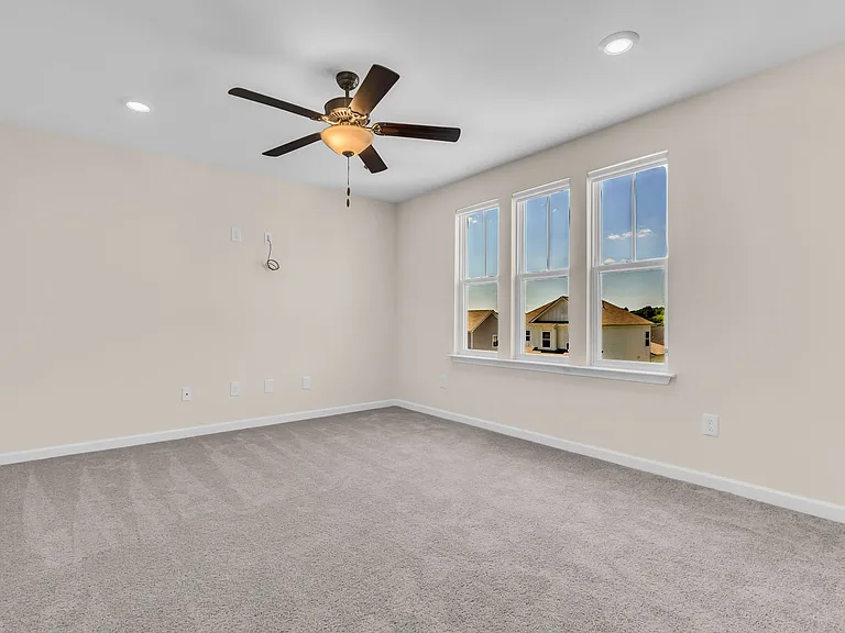 633 Castle Rd — Photo 23
