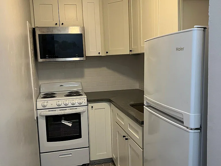 252 S 10th St #1F — Photo 6
