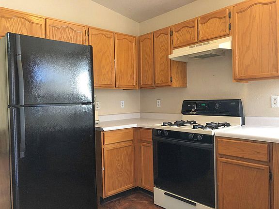 3rd image of 207 Oscar Alvarez Ct
