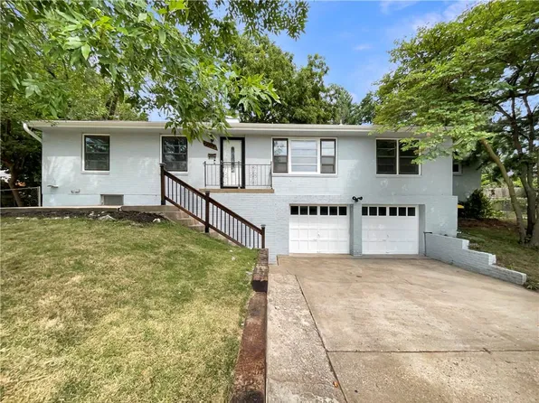 3720 NE 46th St, Kansas City, MO 64117