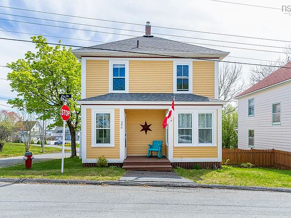 2nd image of 206 Fox St