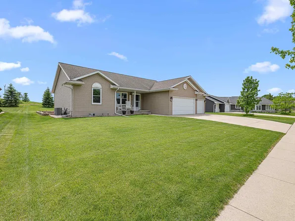 782 Mustang Ln, Fond Du Lac, WI 54935