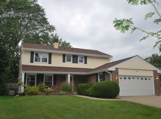 118 Mockingbird Ln, Wheeling, IL 60090