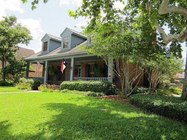 1st image of 203 Woodridge Dr