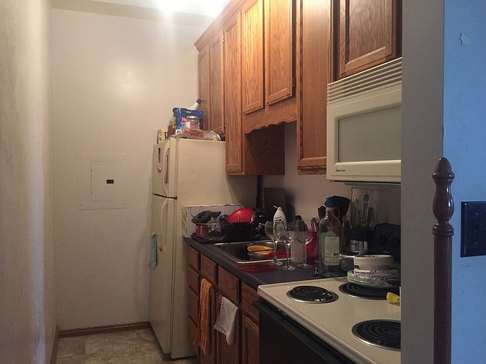 2nd image of 579-581 N Main St APT D