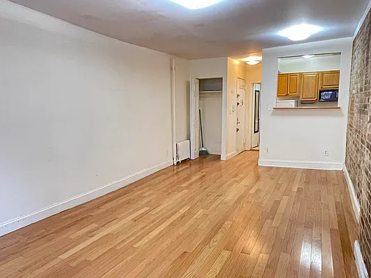 Rented by Compass | media 7