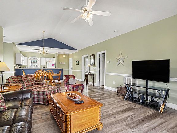 4th image of 4878 Dahlia Ct. #305